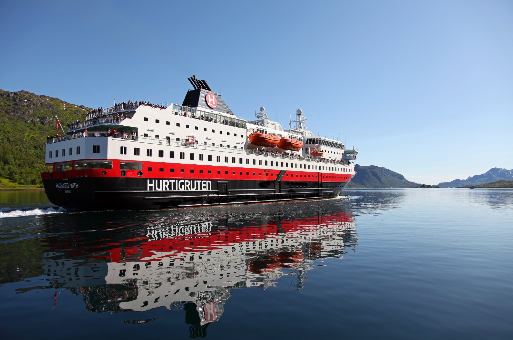 MS_Richard_With_Norway_HGR_31262_Photo_Axel_M._Mosler.JPG